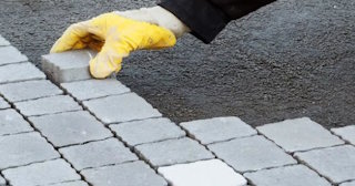 Укладка брусчатки в Мценске - цена от 810 руб. за м2 | ТротуарнаяПлитка