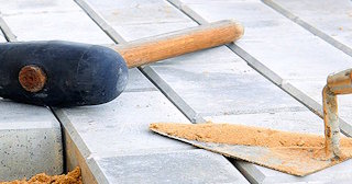 Профессиональная укладка тротуарной брусчатки в Мценске в октябре
