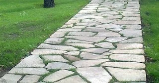 Профессиональная укладка камня на дорожки в Мценске в октябре