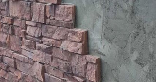 Качественная отделка цоколя фундамента снаружи в Мценске в октябре